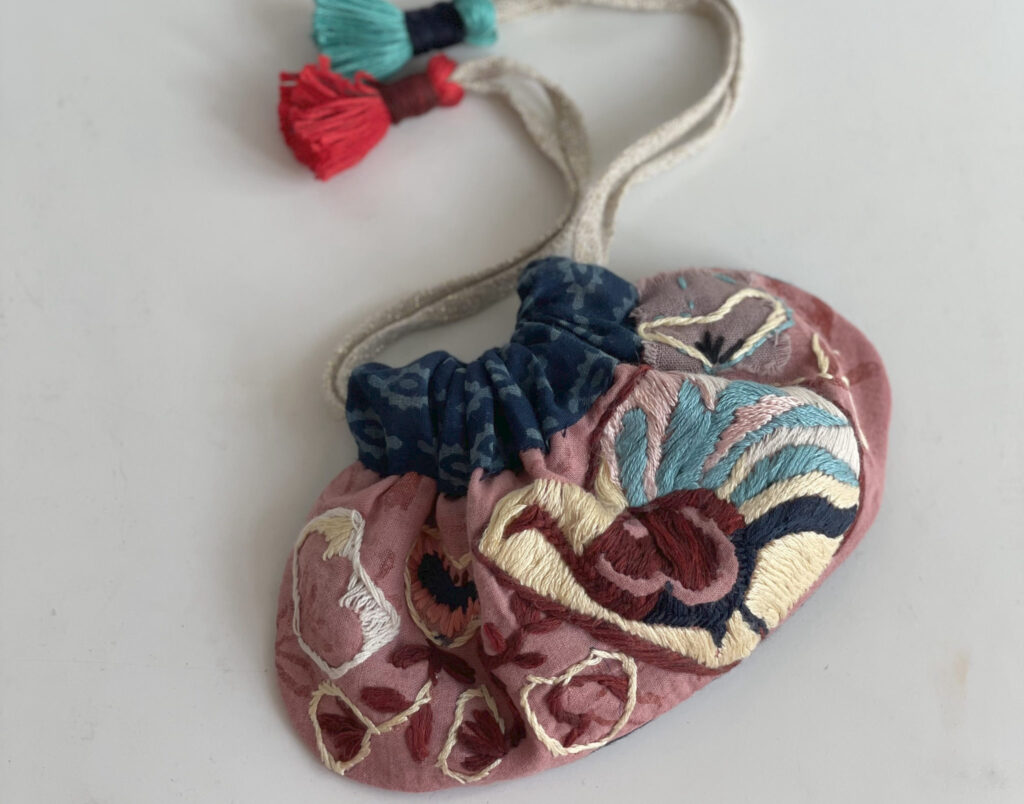 Embroidered Small Coin Purse